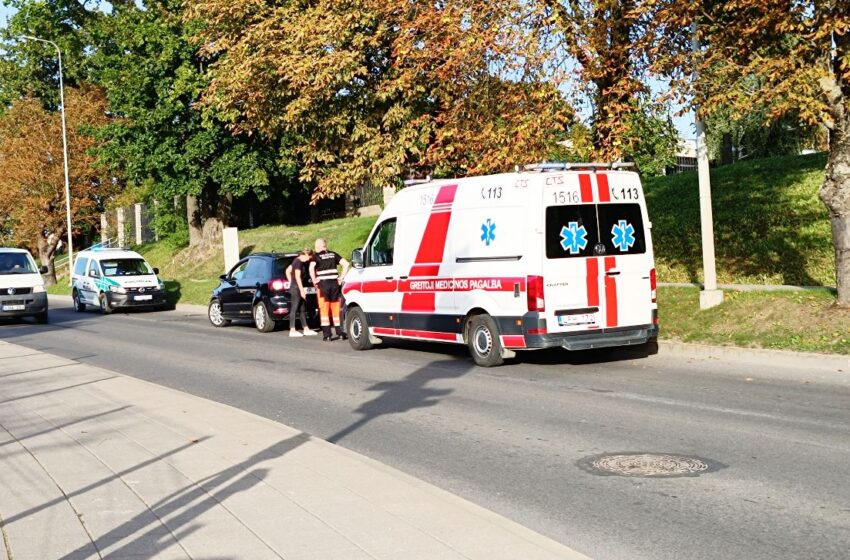  Sutrikus vairuotojo sveikatai automobilis tapo nevaldomas