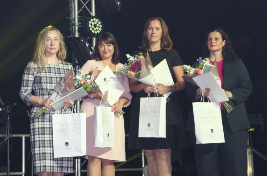  Iškilmingai apdovanojo Metų mokytoją (FOTOGALERIJA)