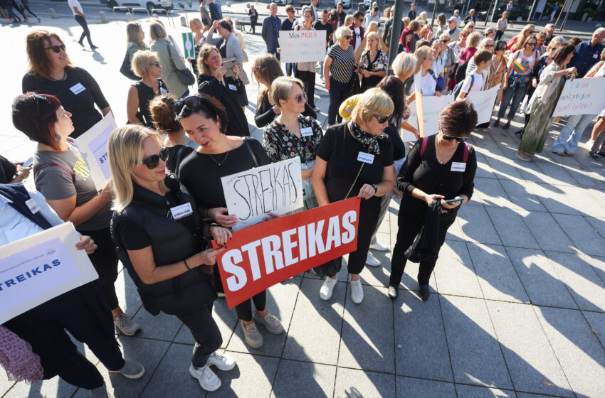  Mokytojai streikuoja paeiliui – kitaip nepakeltų finansinės naštos