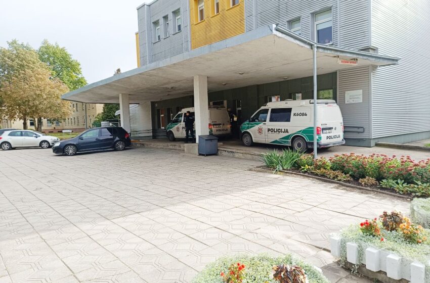  Neblaivios moters šuo įkando policijos pareigūnui