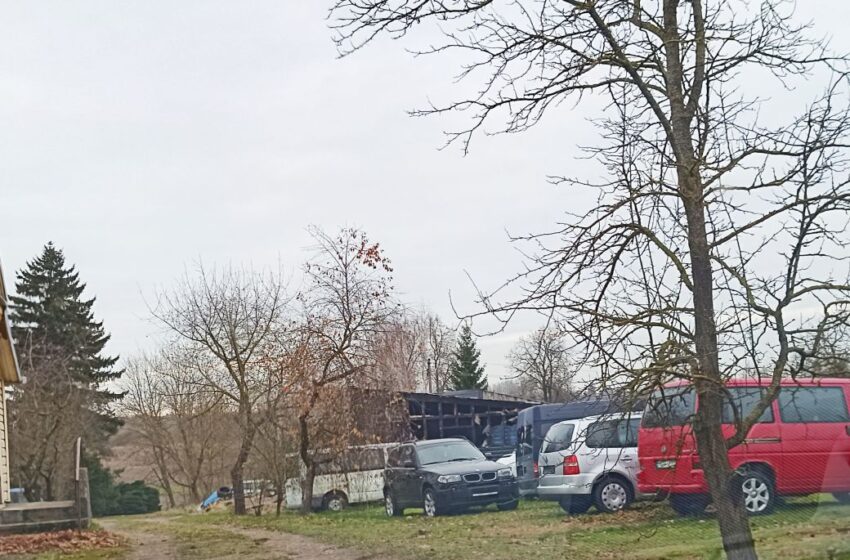  Labūnavoje sudegė didelis karkasinis garažas